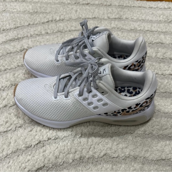 Nike Air Max Women’s Bella leopard print sneakers - Picture 4 of 6